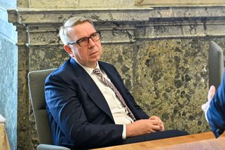 „Jsme na 270 korunách,“ hlásí Juchelka: Důchodce čeká nejnižší přidání za 10 let, vláda přitom slibovala dvojnásobek
